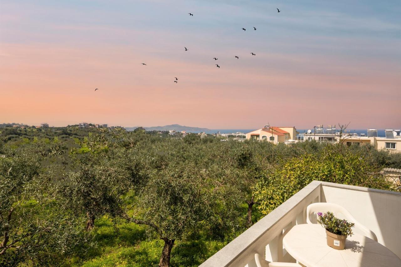Captain Michalis Apartments Galatas  Экстерьер фото