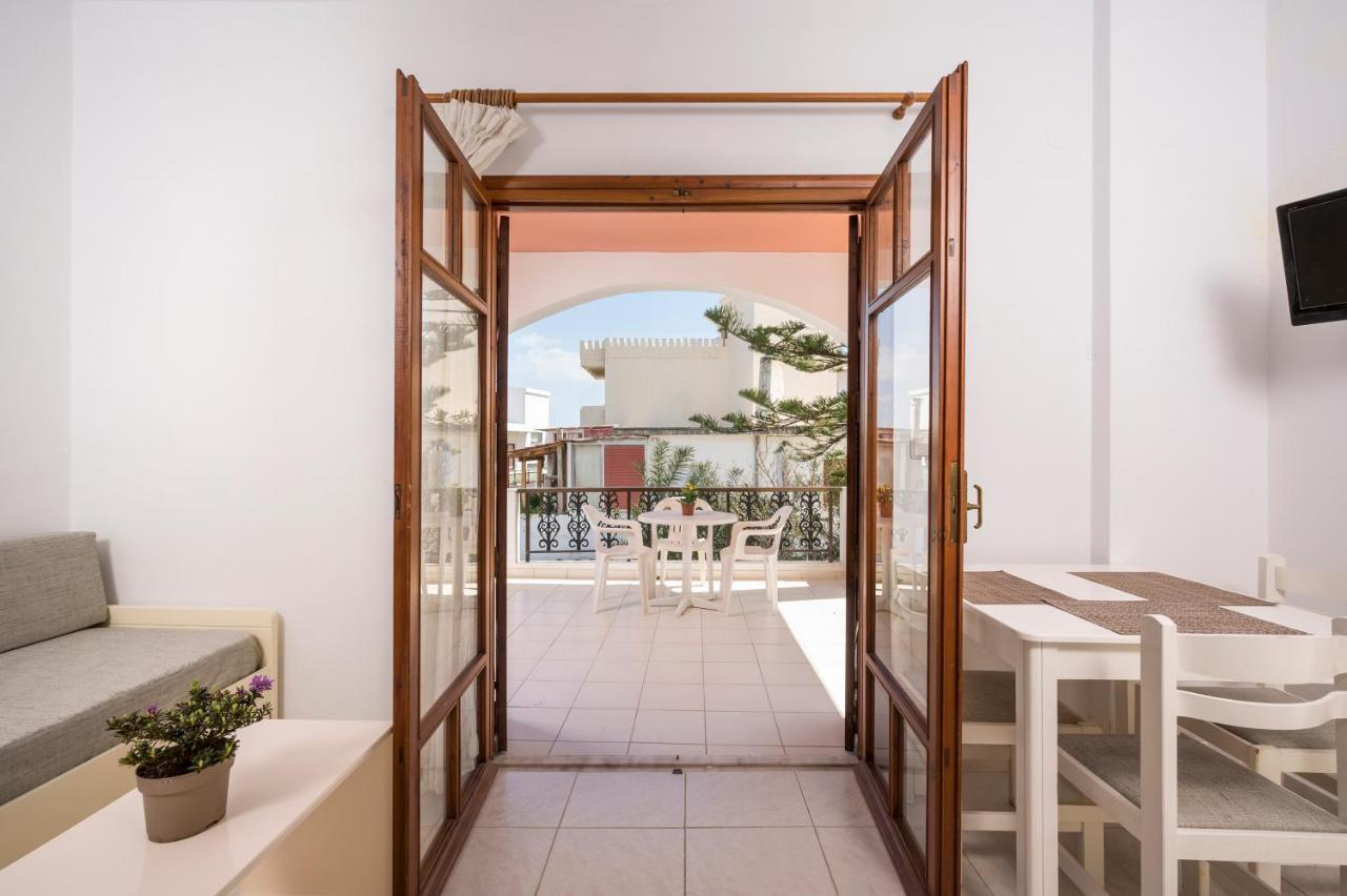 Captain Michalis Apartments Galatas  Экстерьер фото