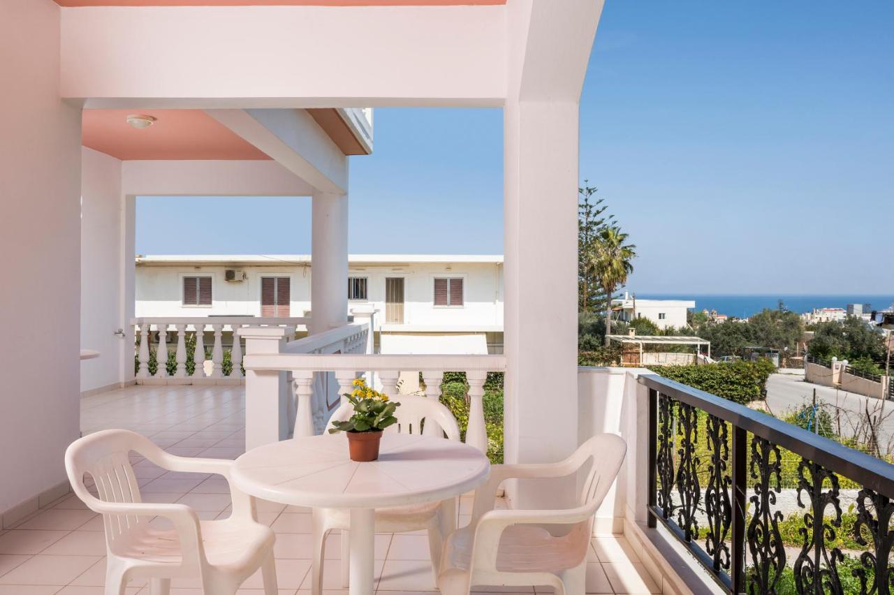 Captain Michalis Apartments Galatas  Экстерьер фото
