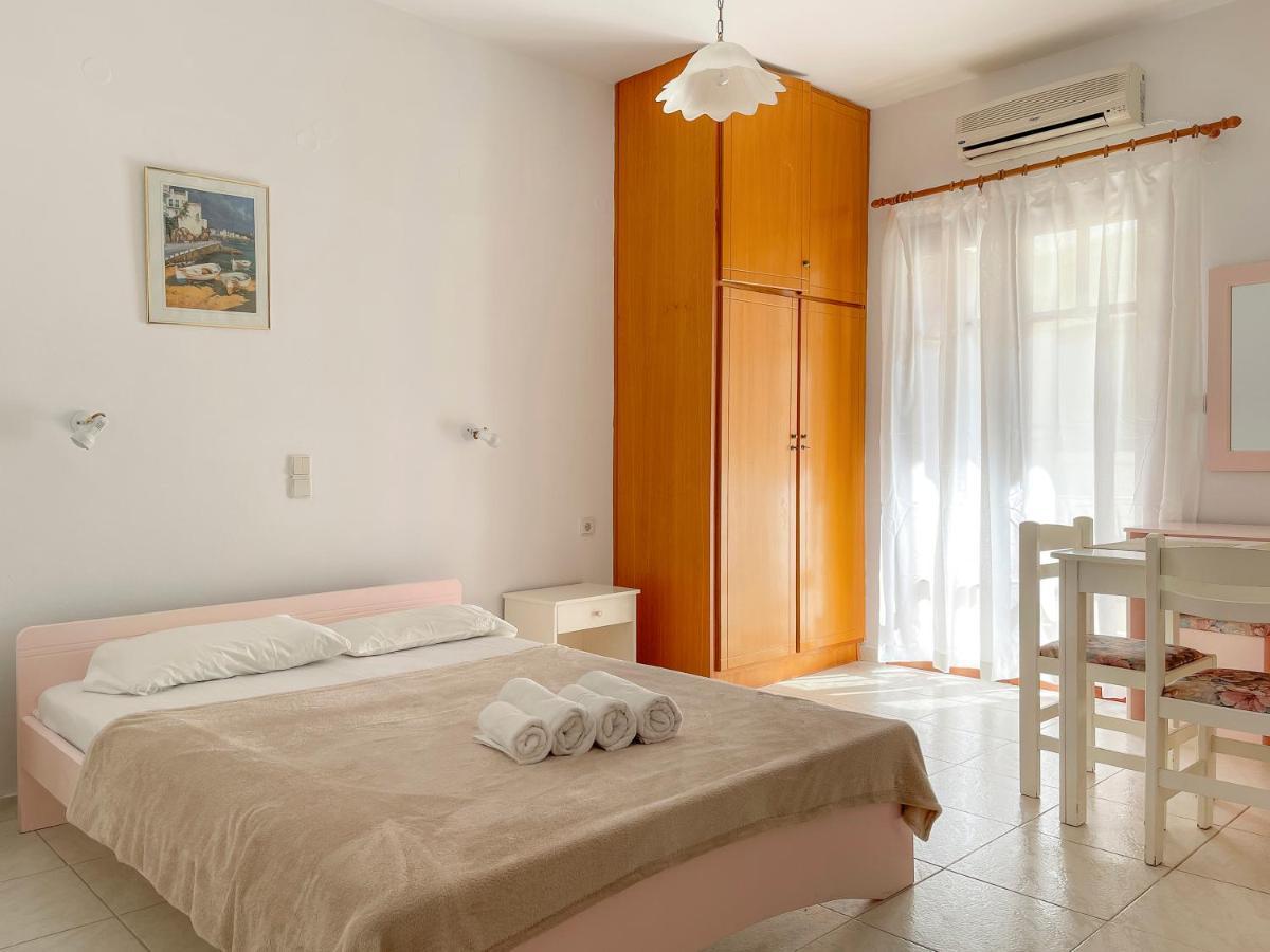 Captain Michalis Apartments Galatas  Экстерьер фото
