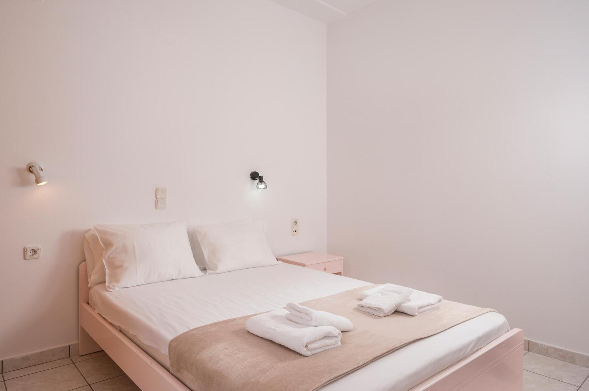 Captain Michalis Apartments Galatas  Экстерьер фото