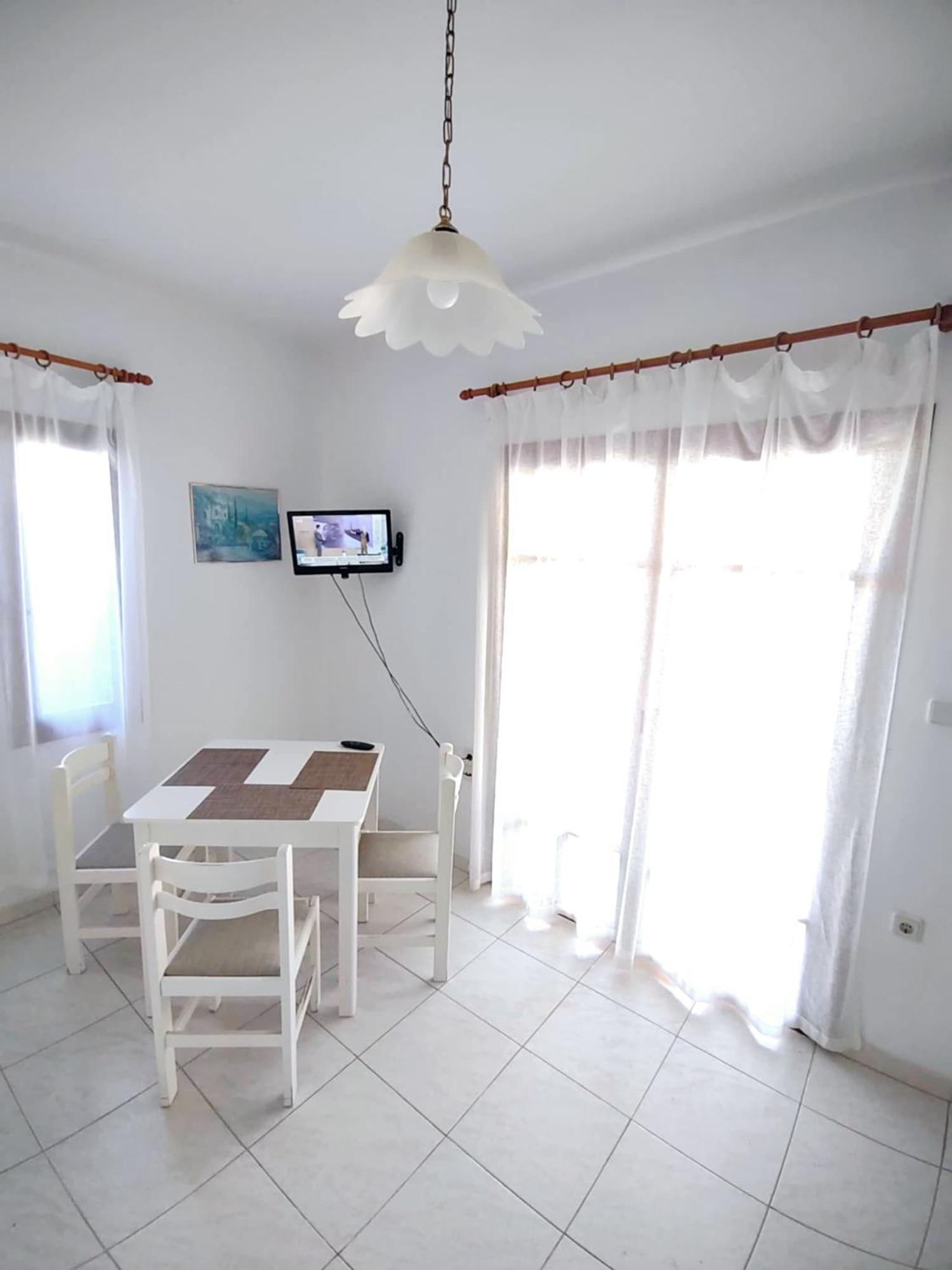 Captain Michalis Apartments Galatas  Экстерьер фото
