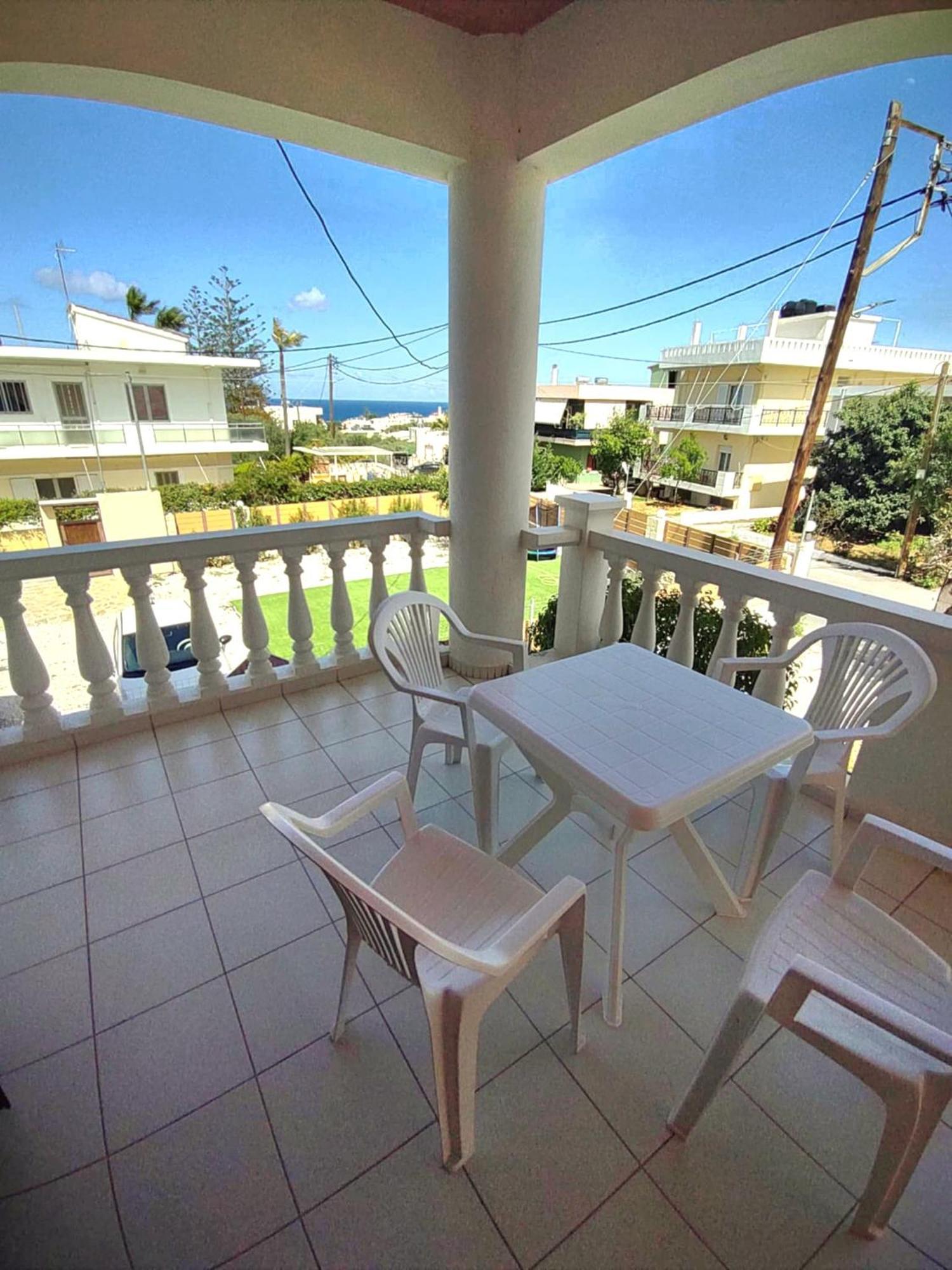 Captain Michalis Apartments Galatas  Экстерьер фото