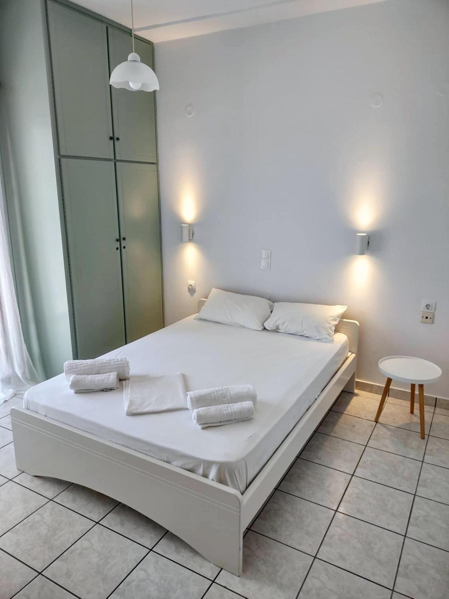 Captain Michalis Apartments Galatas  Экстерьер фото